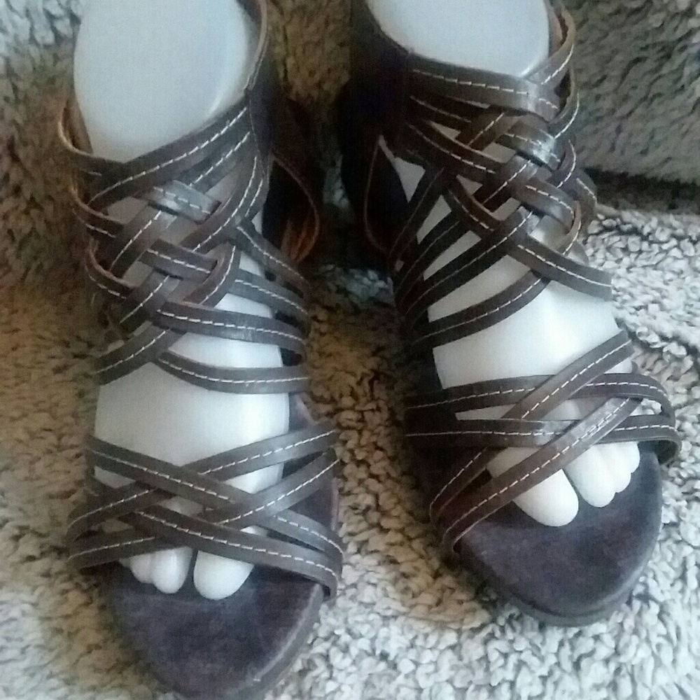 Spring Step Size 40 (9)"Infinity" Gray Strappy Pla